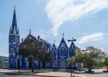 VIDEO: Iglesia Santa Bárbara de Maracaibo sufrió daños tras fuerte sismo en el occidente del país