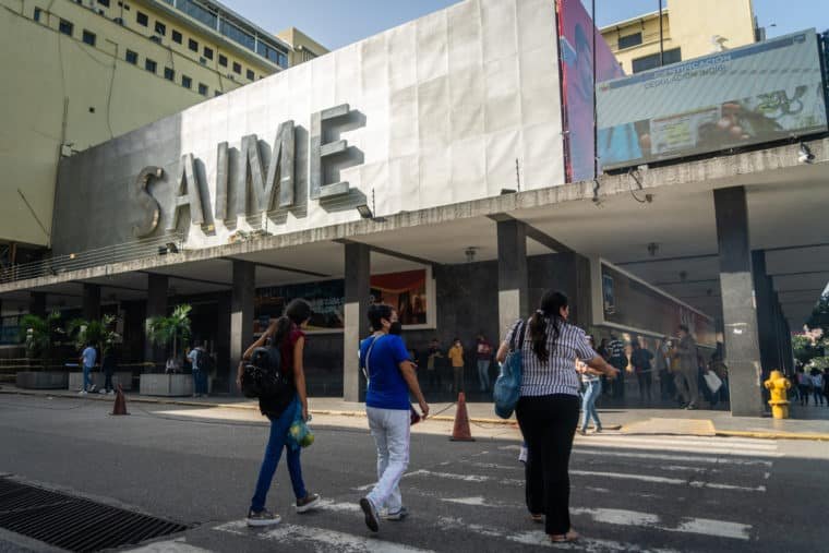 jornada cedulación Saime Travesía pasaporte cédula oficinas saime ciudadanos venezolanos pasaporte cédula extranjeros colas cita solicitud organismo oficinas documento de viaje largas cosas madrugar horas trámite cedulación renovación Servicio Administrativo de Identificación, Migración y Extranjería Saime Los Ruices Saime Las Mercedes Oficina Extranjería Coche saime sede principal centro El Diario Jose Daniel Ramos