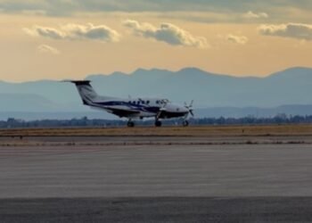 Avión logró aterrizar sin piloto por primera vez tras una emergencia en pleno vuelo en Colorado (VIDEO)