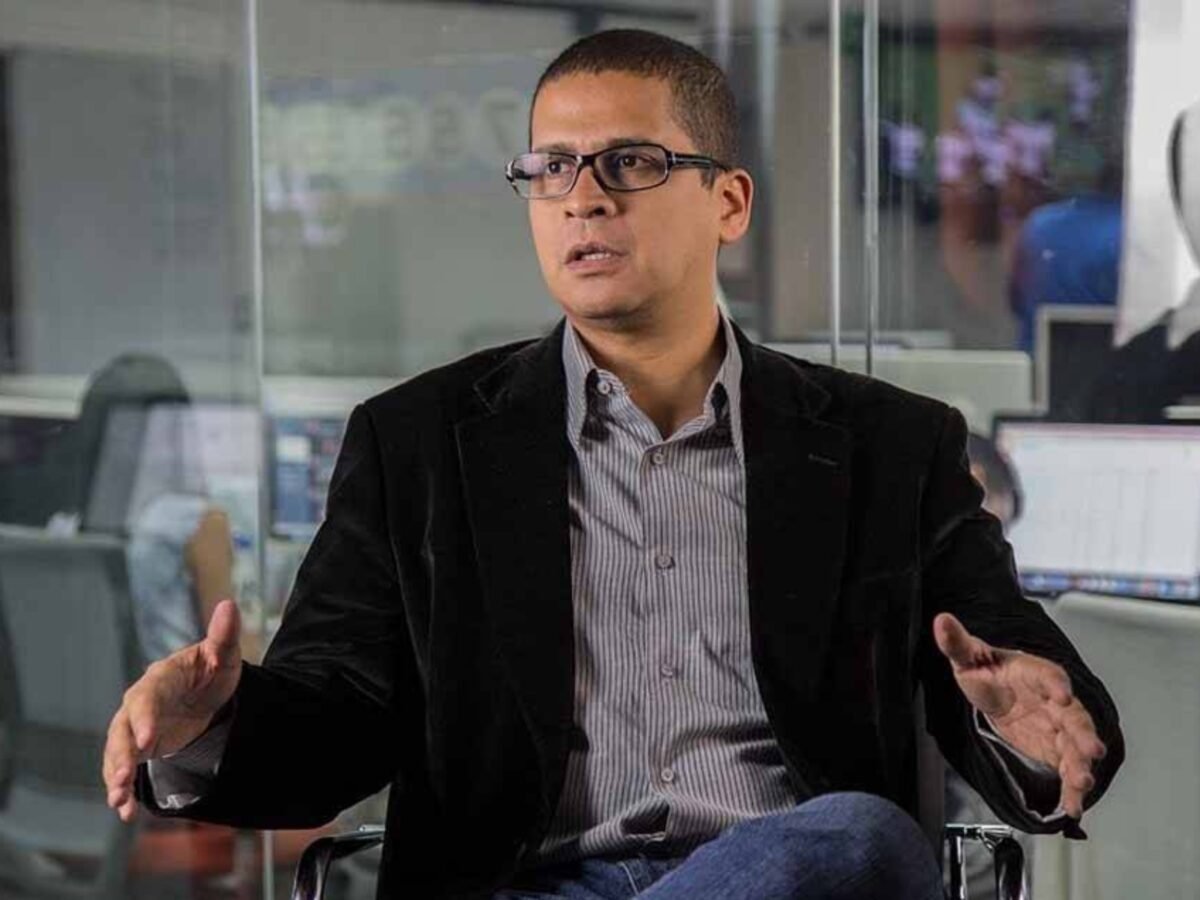 Funcionarios del Sebin se presentaron en la casa del politólogo Nicmer Evans