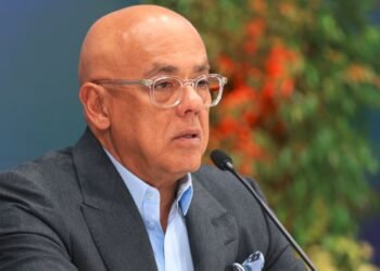 Jorge Rodríguez admitió la urgencia de atraer inversiones extranjeras para levantar producción petrolera