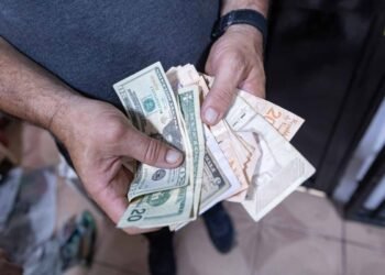 Profesores universitarios convocaron protesta ante el Ministerio del Trabajo para exigir aumento de salarios