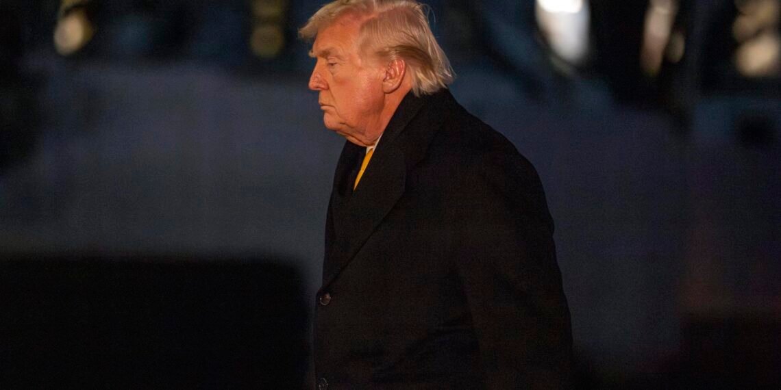 Trump advirtió al régimen de Irán que «sería tonto» no aceptar acuerdo nuclear ante amenaza militar