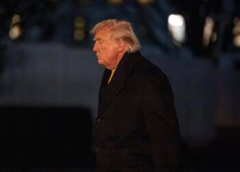 Trump advirtió al régimen de Irán que «sería tonto» no aceptar acuerdo nuclear ante amenaza militar