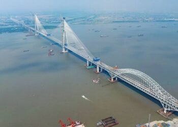 Megaestructura: Construyeron el puente más largo del mundo y tiene 350 metros de altura (VIDEO)