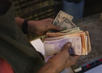 Bloomberg: Intensifican la venta de dólares a la banca privada venezolana para apuntalar el bolívar