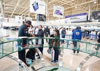 Arribó un vuelo con 126 venezolanos repatriados desde EE UU