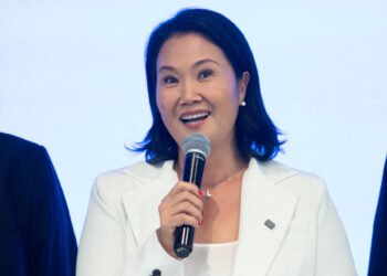 Keiko Fujimori se afianzó en el primer lugar con el 60 % de los votos escrutados en Perú