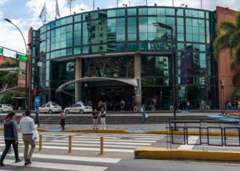 Tarifas eléctricas en centros comerciales subieron 28 % en el primer trimestre de 2026