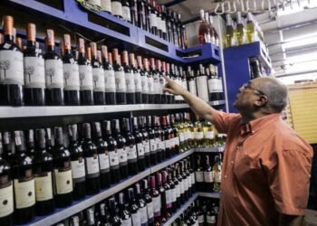 Regulan expendio de bebidas alcohólicas en Caracas: estos son los horarios y las multas
