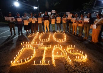 El calvario de las familias de presos políticos en El Rodeo I tras una fuerte lluvia este #27Abr (VIDEO)
