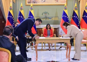 Delcy Rodríguez concretó nuevos acuerdos operativos con delegación de EEUU