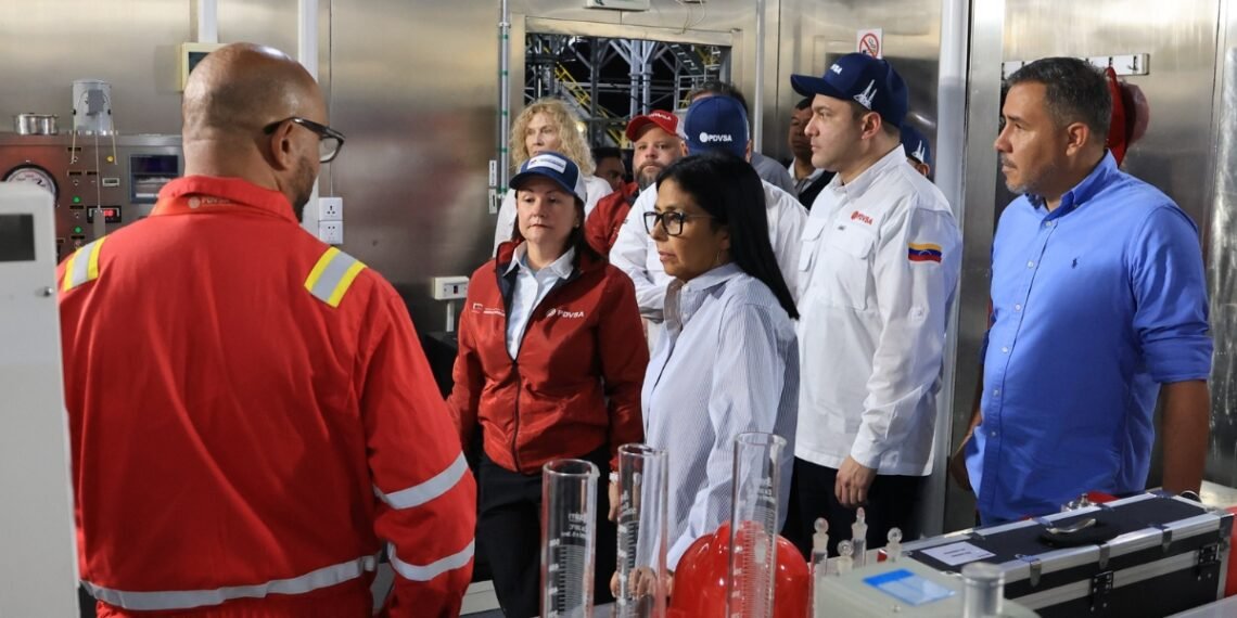 Petroleras extranjeras ya comienzan a instalarse en Venezuela, confirmó Delcy