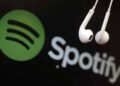 Spotify implementará verificación de podcasts para combatir la suplantación de identidad con IA