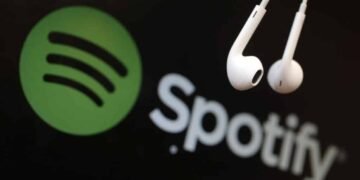 Spotify implementará verificación de podcasts para combatir la suplantación de identidad con IA