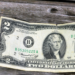 ¿Tienes billetes de 2 dólares? Presta atención a estos detalles para saber si valen más